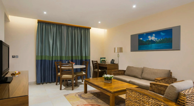 Люкс c 1 комнатой The Palms Beach Hotel And Spa