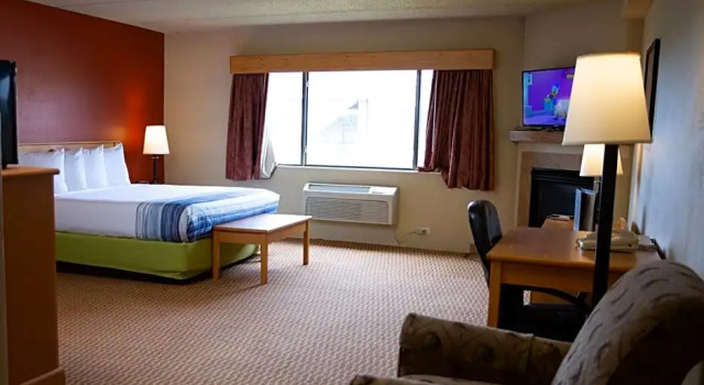 Номер Standard с балконом AmericInn by Wyndham Pampa Event Center