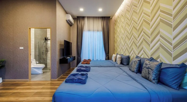 Sky Blue Private Pool Villa, Near Cham Am Beach