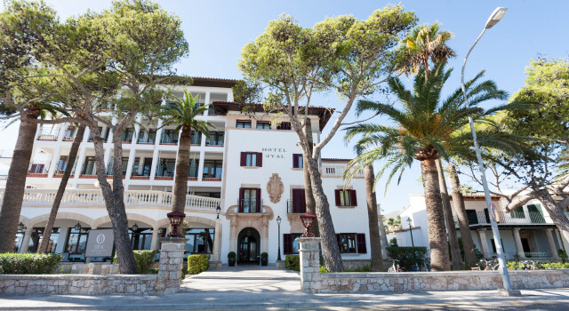 Hoposa Uyal, Book Hotel Port de Pollença 