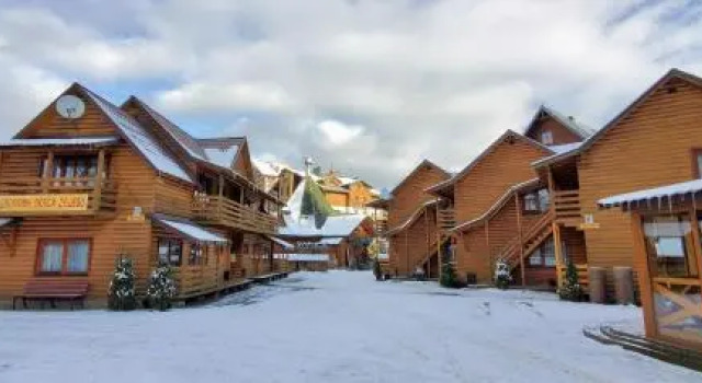 Zakhid Cottage Complex, Prenota Casa vacanze Hotel a Ivano-Frankovsk con parcheggio, Parcheggio