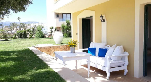 Полулюкс Цокольный этаж Parthenis Beach, Suites by the Sea