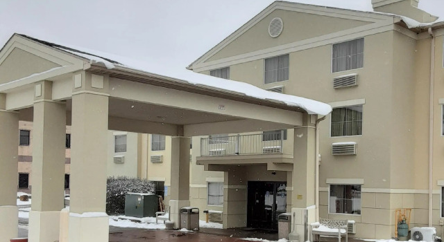 Четырёхместный номер Standard Wingate by Wyndham Pittsburgh West Mifflin
