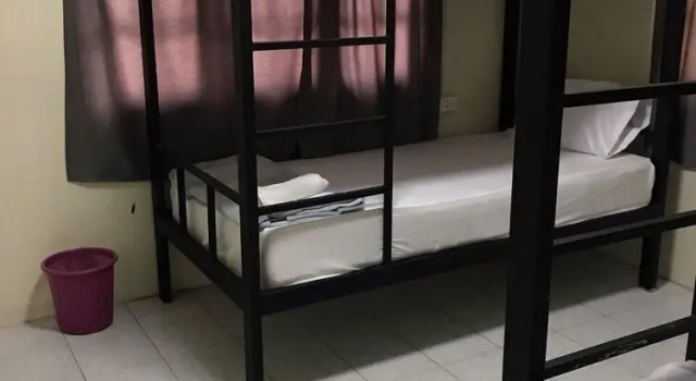 Кровать в общем номере Holiday Phangan - Hostel & Bar