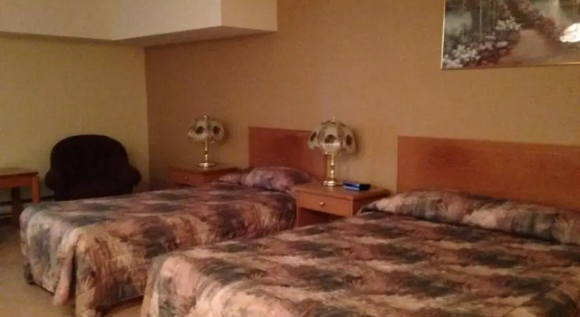 Четырёхместный номер Standard Western Budget Motel Peace River