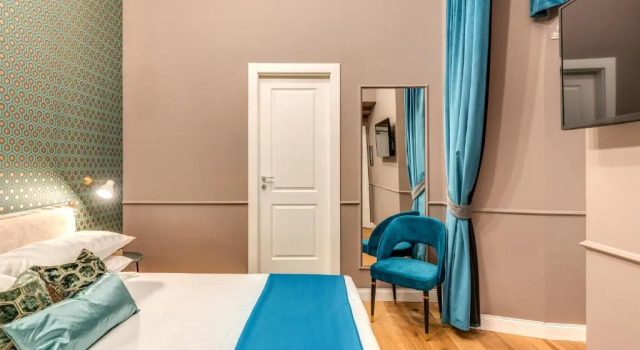 Трёхместный номер Deluxe Tree Charme Parliament Boutique Hotel