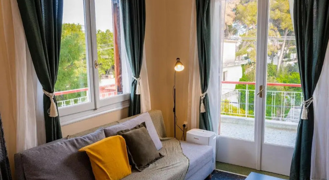 Lovely 1-bdrm condo, balconies 5 min walk to beach