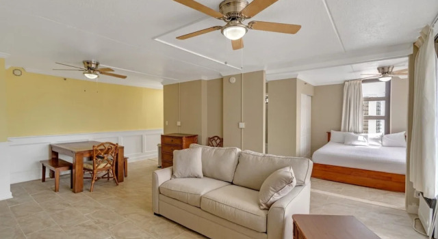 22nd Floor Condo with Stunning Ocean Views and Free Parking!