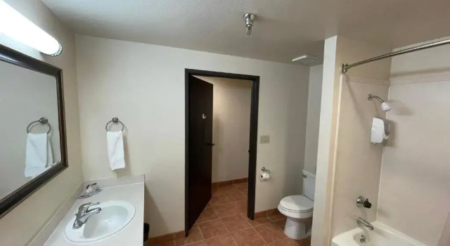 Четырёхместный номер Standard Oakridge Inn