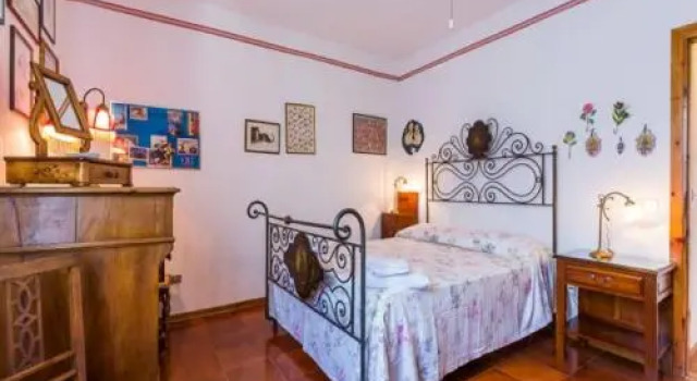 Nicolò, Book Hotel Brivadi 