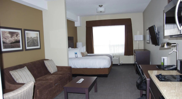 Люкс Best Western Plus Lacombe Inn and Suites