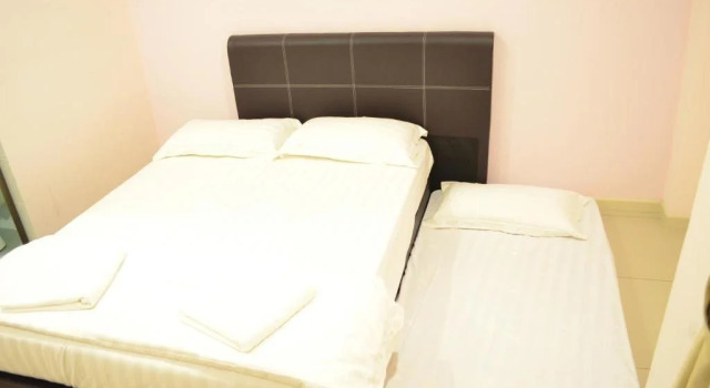 Del’s Guesthouse @ Southville Same Level with Pool fits 8, Book Hotel Nilai Negeri Sembilan