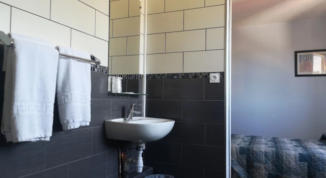 Двухместный номер Comfort Hôtel Triotel