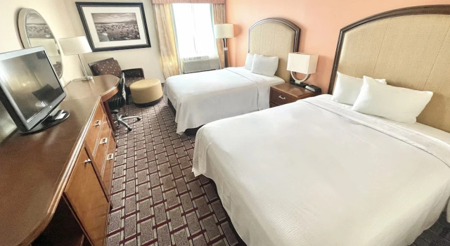 Четырёхместный номер Deluxe Fairbridge Hotel Cleveland East