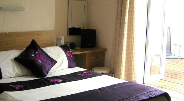 Harrington Guest House, Забронировать Гостевой дом Отели Ньюки с парковкой, Парковка