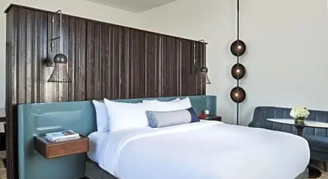Полулюкс Detroit Foundation Hotel
