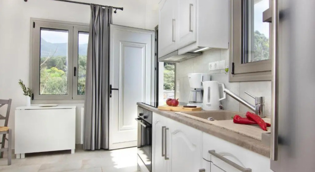 Студия с видом на море Mani Apartments