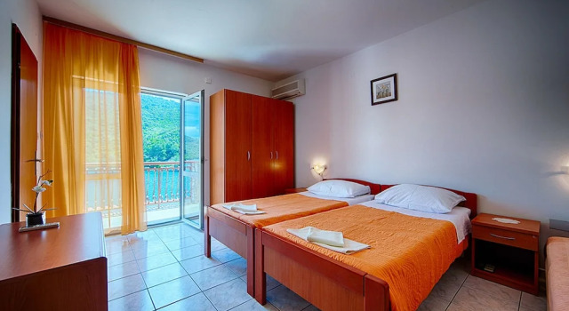 Apartments Malo Lago