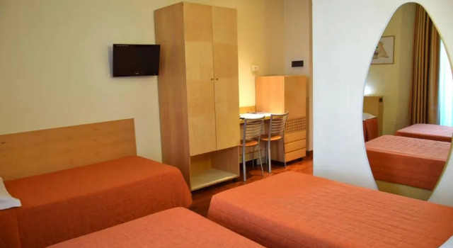 Трёхместный номер Standard Hotel Losanna