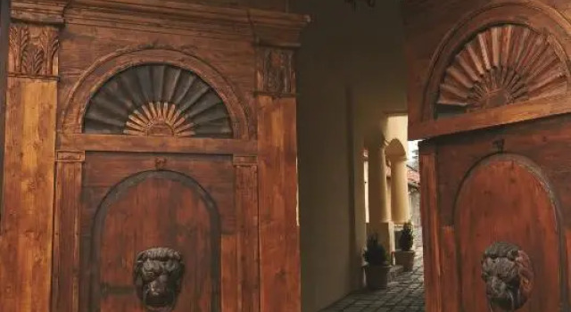 Oroszlános Borvendéglő és Borhotel