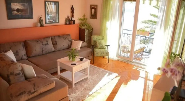 Nasta - 10 m From Beach - A1, Rezerwuj Hotel Hotele w Split-Dalmatia County z parkingiem, Parking
