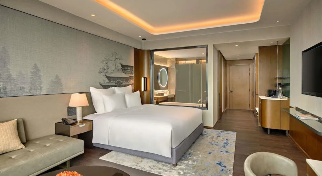 Двухместный клубный номер Deluxe Pullman Hai Phong Grand Hotel