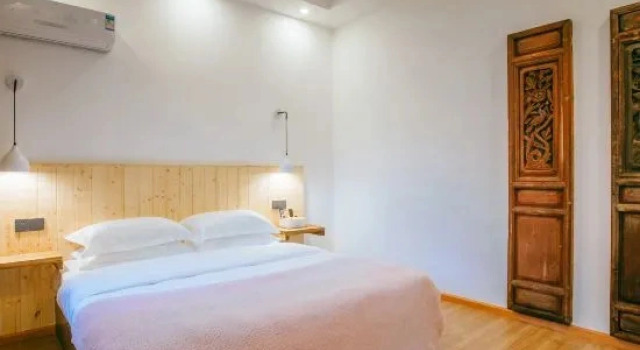 Familie Suite mit Balkon Home Inn