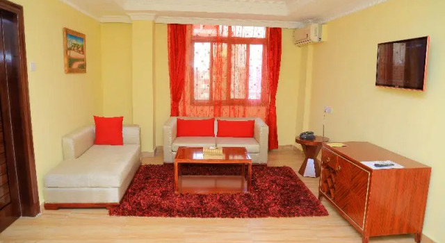 Tiffany Diamond Hotel Indira Gandhi Street, Забронировать Отель Отели Дар-эс-Салама с завтраком, рядом с Village Museum, Завтраки