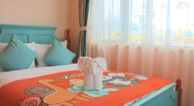 Семейный люкс с 2 комнатами с балконом и с видом на море Evergrande Garden Apartment Hotel Haikou Bay