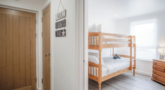 Beach View - 2 Bed Apartment - Llanelli, Забронировать Апартаменты/квартира Отели Лланелли с парковкой, рядом с Музей и культурный центр Plas Llanelly House, Парковка