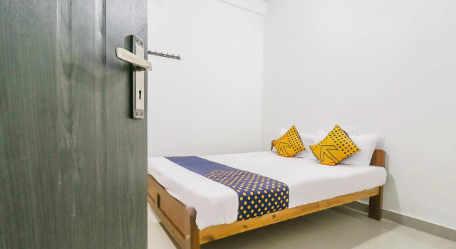 Rohini Inn by OYO Rooms, Забронировать Отель Отели Малаппурам 3 звезды, 3*