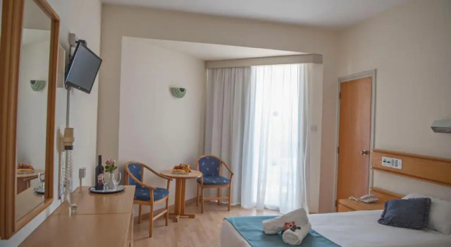 Двухместный номер Standard с видом на бассейн Kissos Hotel