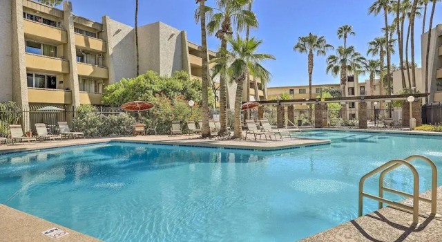Апартаменты Walkable Old Town Scottsdale Condo: Pool & Hot Tub