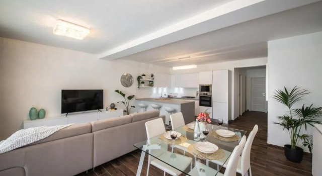 Electra Residence - Luxury Central Beachview Apartment, Varaa Huoneisto Zebbug Gozo