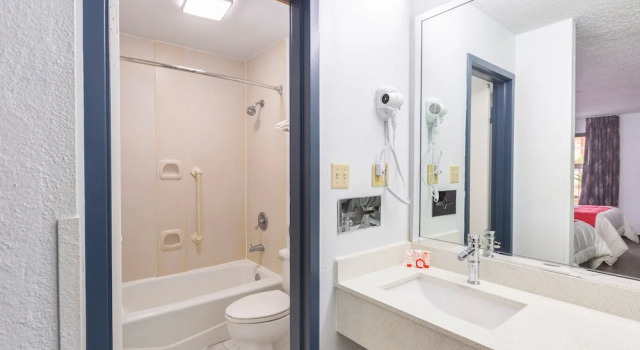 Двухместный номер Standard с видом на бассейн Motel 6 Baton Rouge East, LA I12