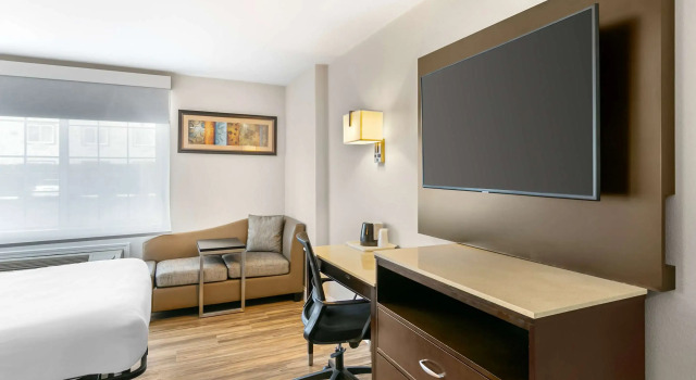 Четырёхместный номер Standard Quality Inn & Suites Sacramento Downtown Area