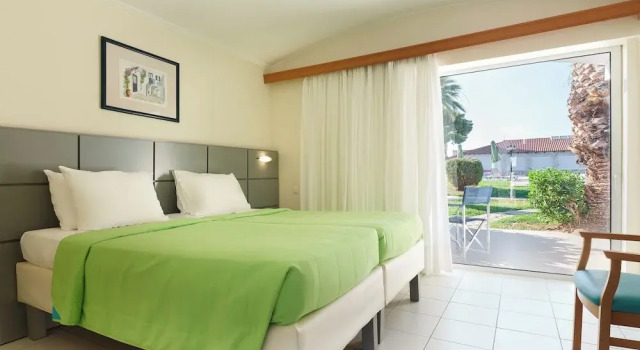 Четырёхместный семейный номер Standard Comer Kinetta Beach