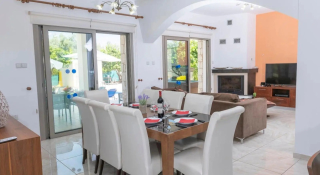 Rafaella Beach Villa- Pvt Pool-Near Sea/Beach, Rezervați Hotel Argaka Paphos