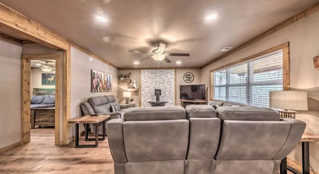 Ruidoso Cabin w/ Patio - Walk to Midtown!