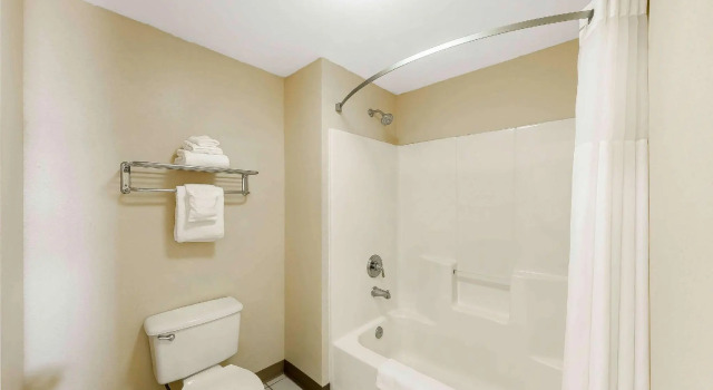 Четырёхместный номер Standard Quality Inn Alcoa Knoxville