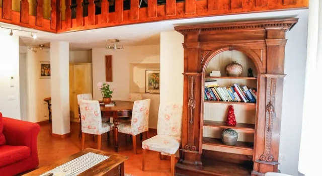 Traditional apt Close to The Duomo - private yard!