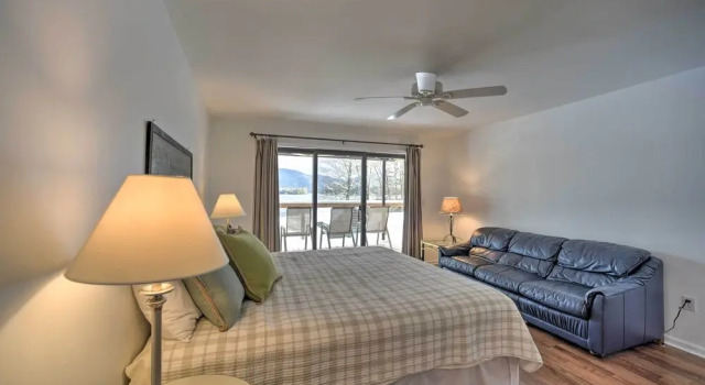 Апартаменты c 1 комнатой с балконом Bolton Landing Suite w/ Deck, Lake George Access
