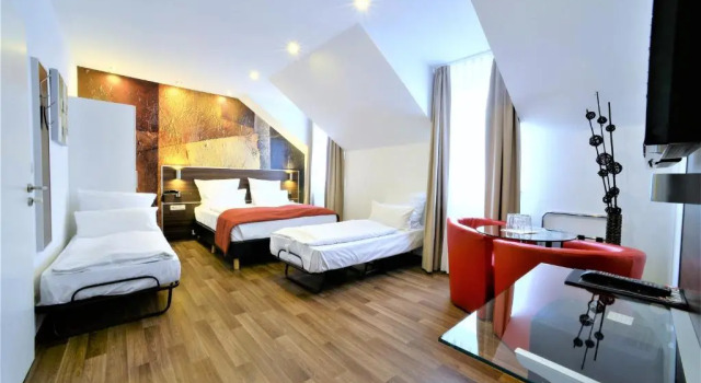 Четырёхместный номер Standard Ascot Hotel