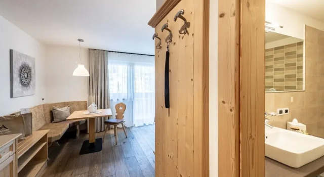 Четырёхместный номер Comfort с балконом Hotel Arkadia
