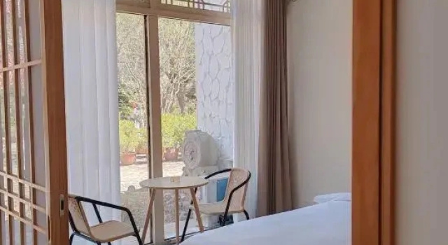 Suite Yiru Homestay (Zhouzuling Yaowangdong Wellness Town Scenic Area)