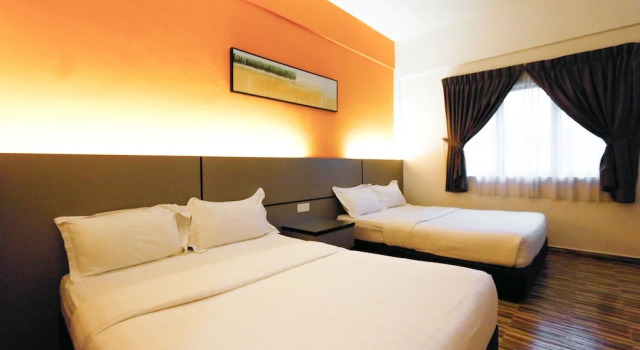 Четырёхместный номер Superior Travelland Hotel