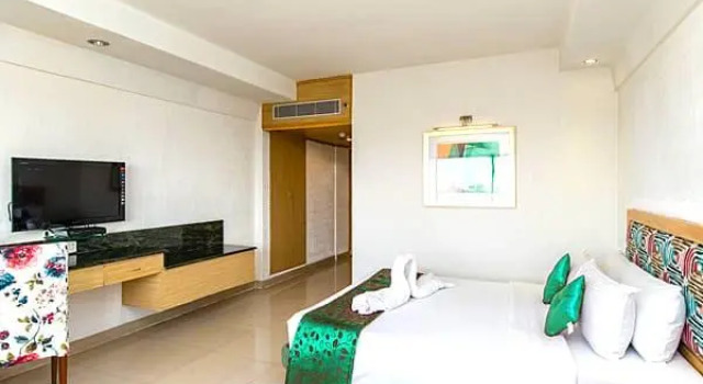 Savera Hotel, Забронировать Отель Отели Ченнаи с бассейном, рядом с AVM Rajeswari Kalyana Mandapam, Бассейн