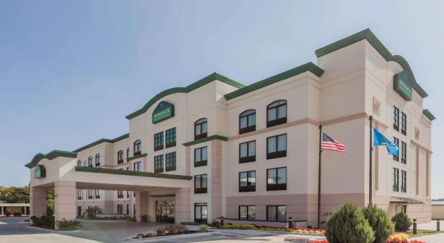 Двухместный номер Standard La Quinta Inn & Suites by Wyndham Tulsa Midtown
