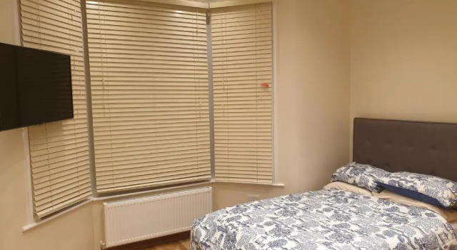 London Luxury Apartments 5 min walk from Ilford Station, with FREE PARKING FREE WIFI, Varaa Huoneisto Asunnot kohteessa Merseyside, Huoneisto