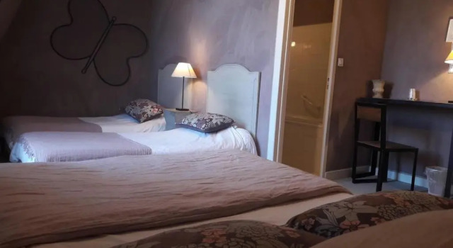 Четырёхместный номер Comfort Logis Hotel Le Relais du Quercy